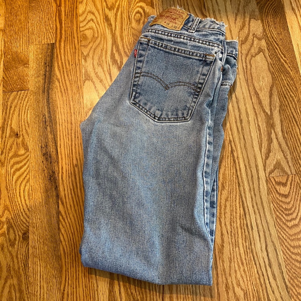 Distressed Light Wash Levi Jeans